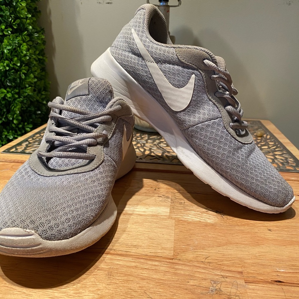 Nike Men’s  Tanjun Shoes gray size 8